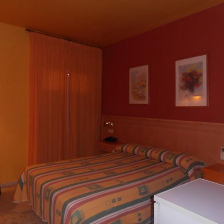 Hostal Carlos III El Ejido Extérieur photo
