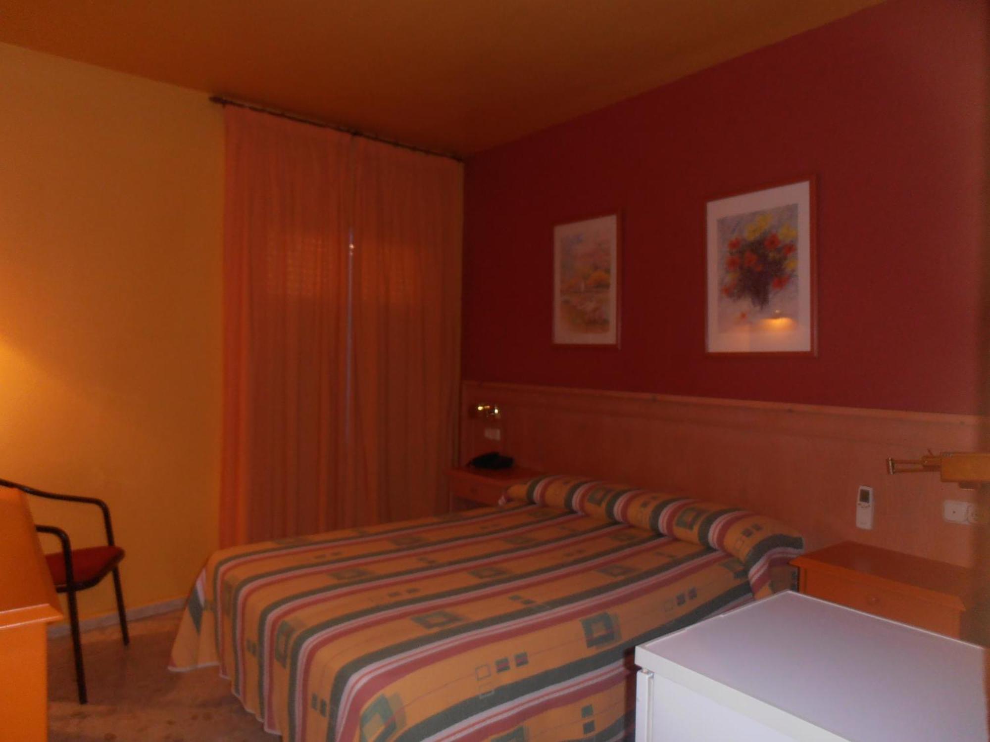 Hostal Carlos III El Ejido Extérieur photo